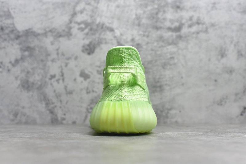 adidas Yeezy Boost 350 V2
Glow