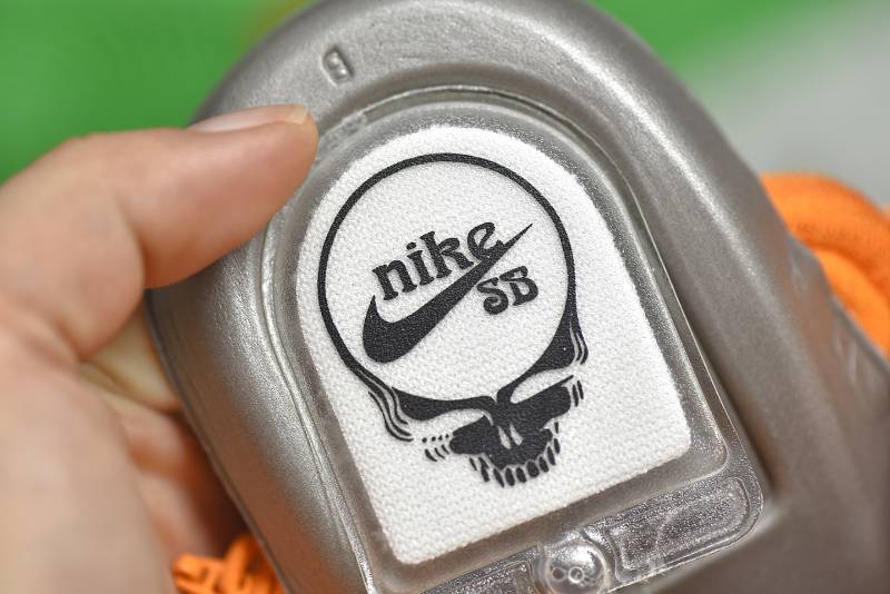 Nike SB Dunk Low
Grateful Dead Bears Orange