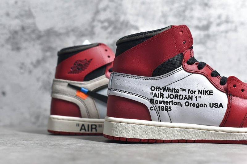 Jordan 1 Retro High
Off-White Chicago