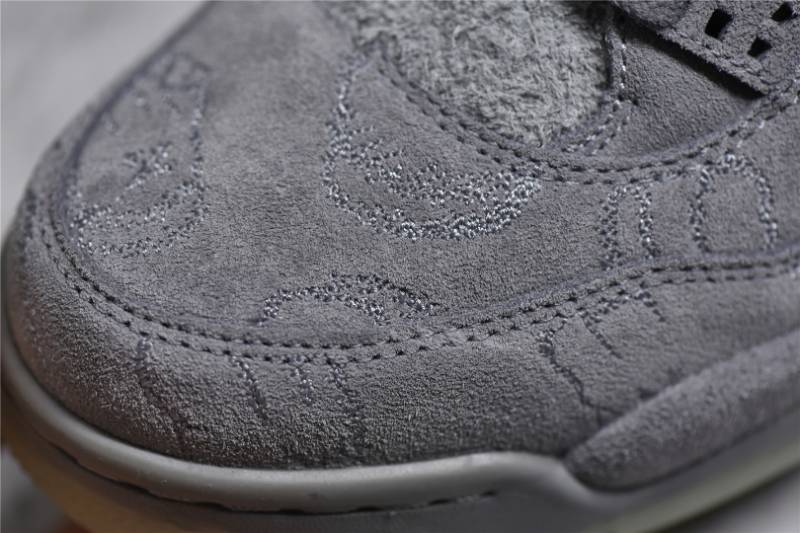 Jordan 4 Retro
Kaws