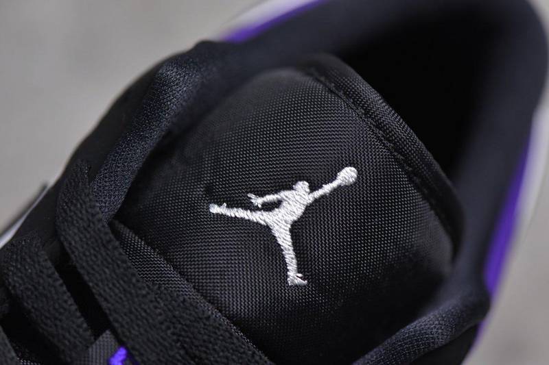 Jordan 1 Low
Court Purple