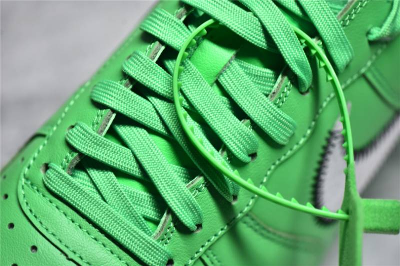Nike Air Force 1 Low
Off-White Brooklyn