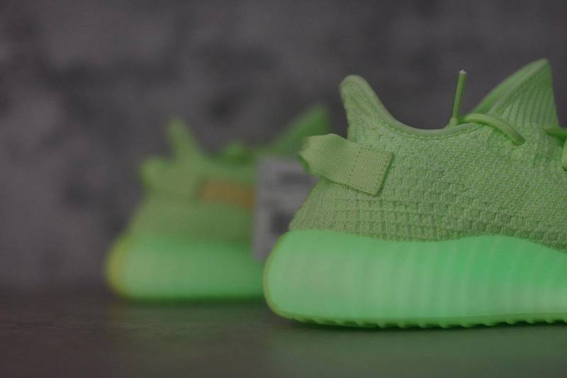 adidas Yeezy Boost 350 V2
Glow