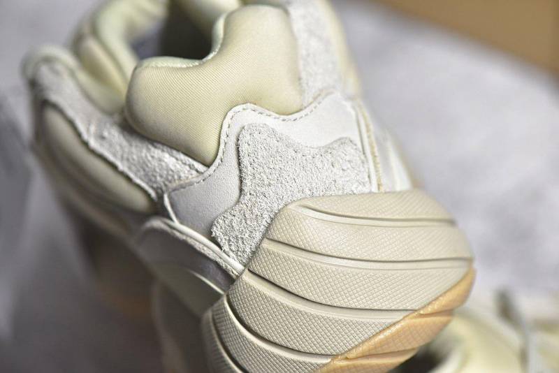 Adidas Yeezy 500
Stone