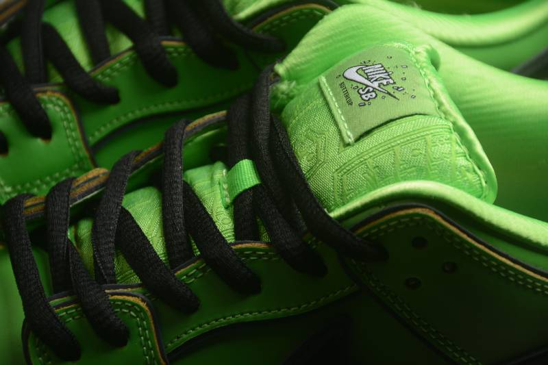 Nike SB Dunk Low
The Powerpuff Girls Buttercup (docinho)