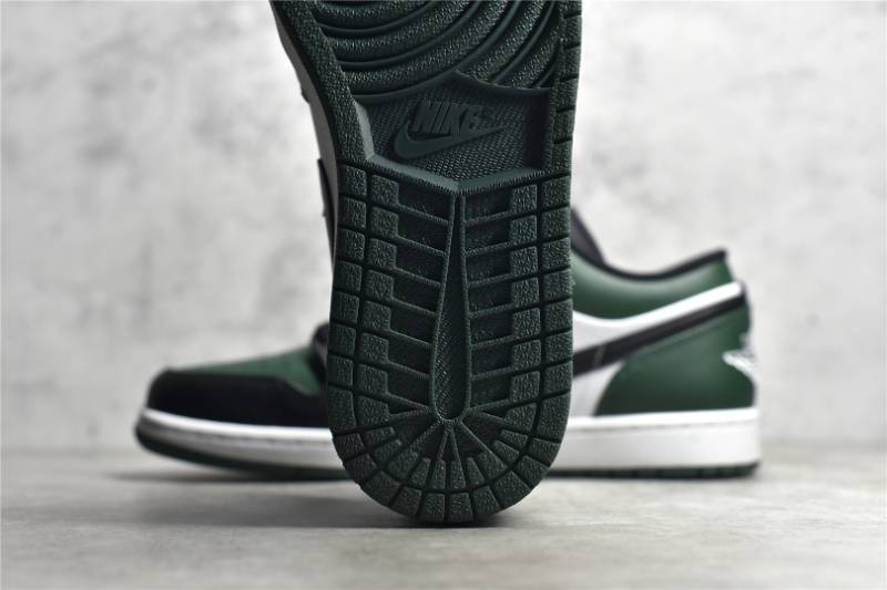 Jordan 1 Low
Green Toe