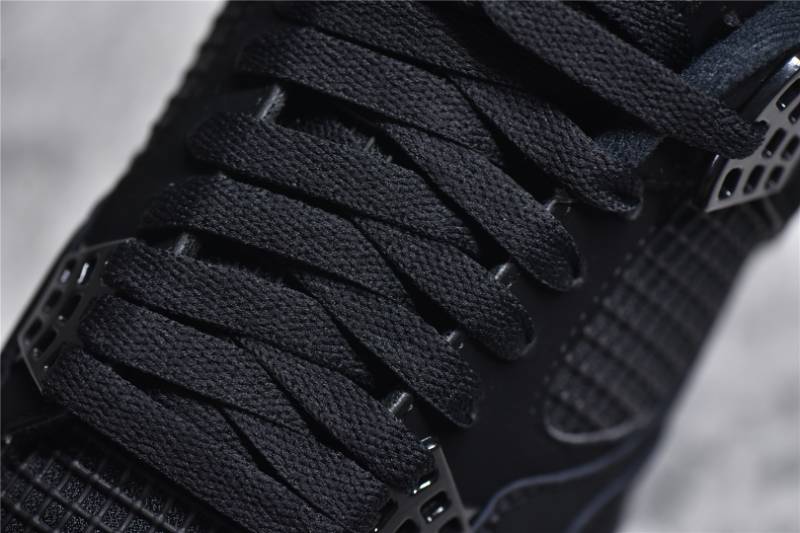 Jordan 4 Retro
Black Cat