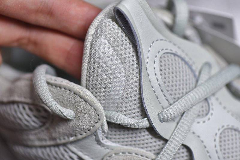 Adidas Yeezy 500
Salt