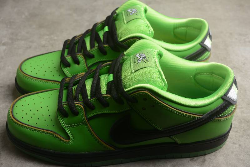 Nike SB Dunk Low
The Powerpuff Girls Buttercup (docinho)
