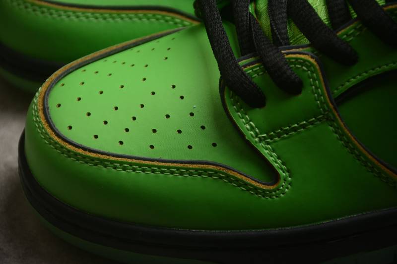 Nike SB Dunk Low
The Powerpuff Girls Buttercup (docinho)