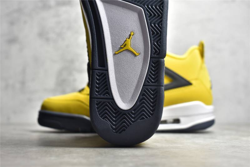 Jordan 4 Retro
Lightning