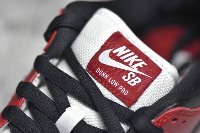Nike SB Dunk Low
J-Pack Chicago