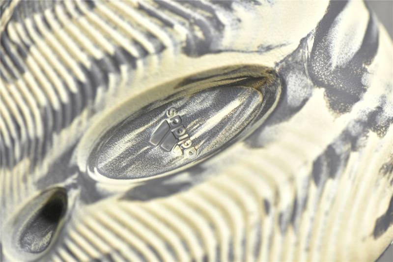 Adidas Yeezy Foam RNNR
MXT Moon Gray