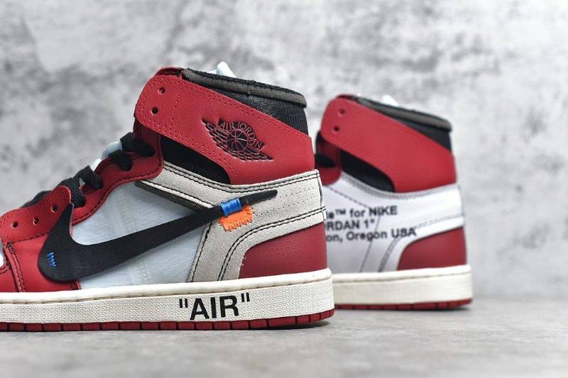Jordan 1 Retro High
Off-White Chicago