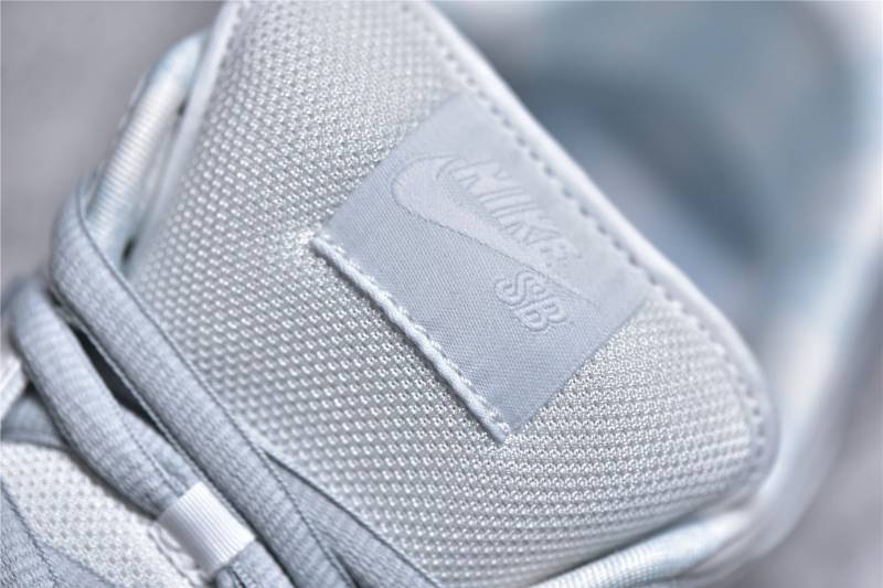 Nike SB Dunk Low
Concepts White Lobster (Friends and Family)