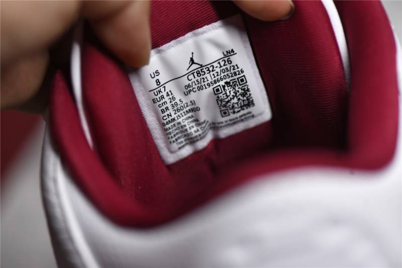Jordan 3 Retro
Fire Red