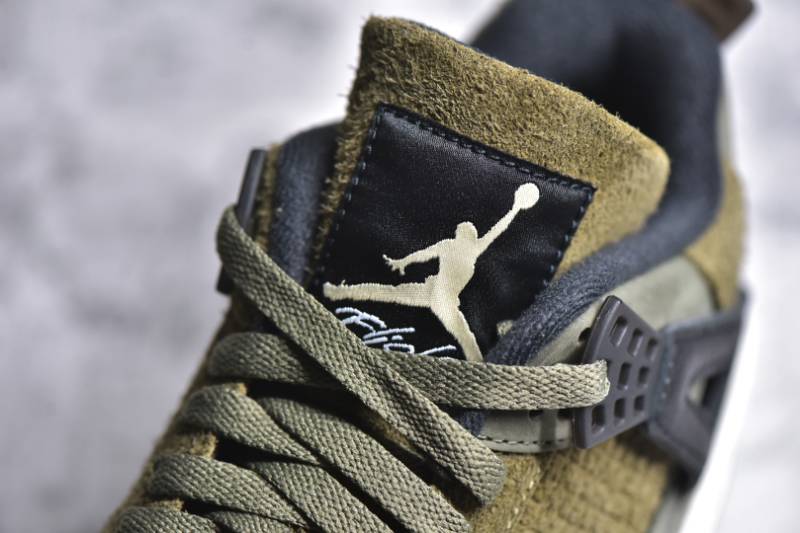 Jordan 4 Retro SE
Craft Medium Olive