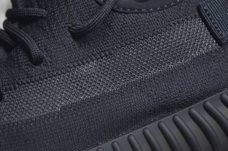 Adidas Yeezy Boost 350 V2
Onyx