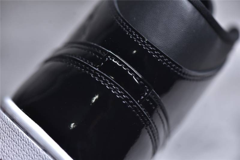 Jordan 1 Mid SE
Space Jam