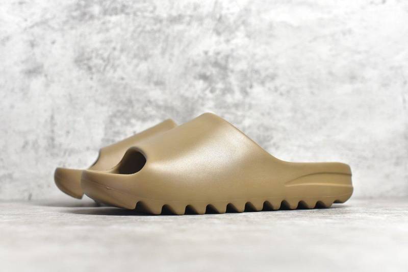 Adidas Yeezy Slide
Earth Brown