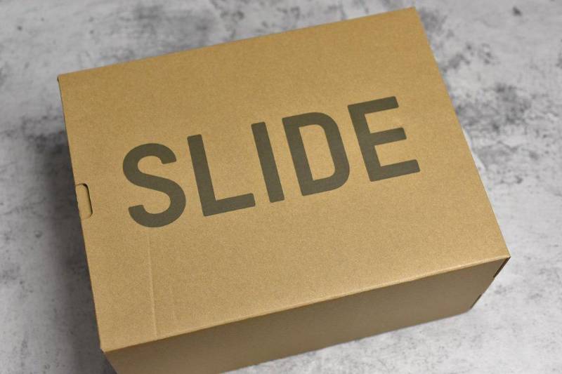 Adidas Yeezy Slide
Resin