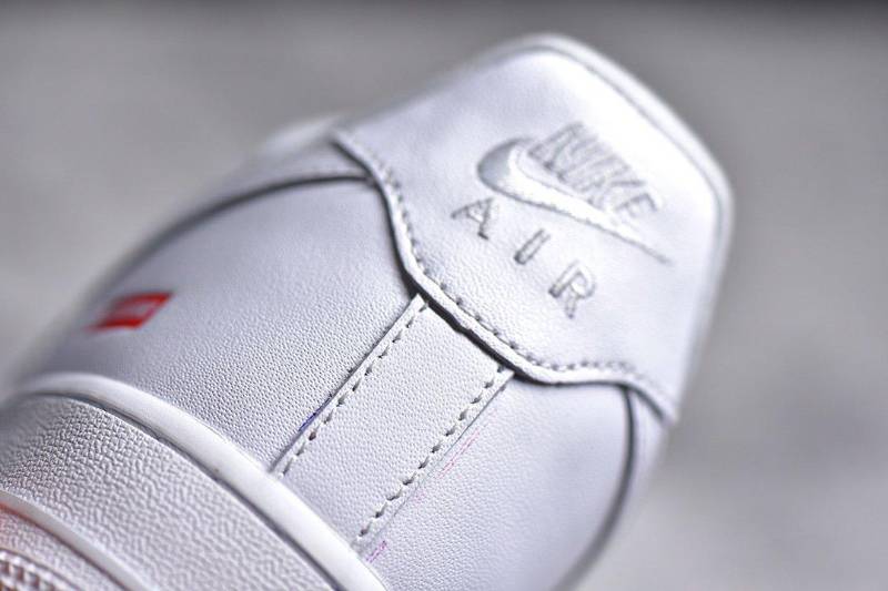 Nike Air Force 1 Low
Supreme White