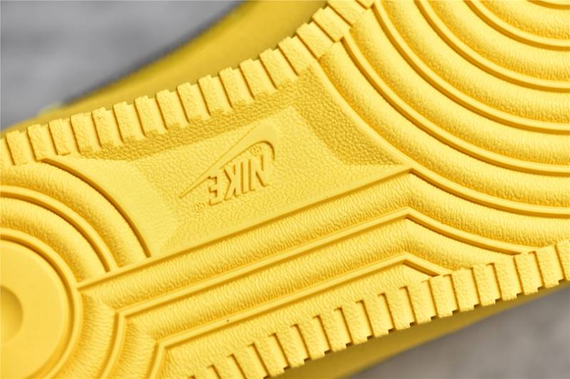 Nike Air Force 1 Low
Off-White ICA University Gold