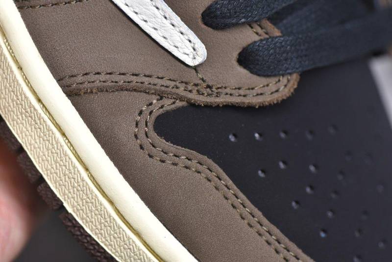 Jordan 1 Retro Low OG SP
Travis Scott Mocha