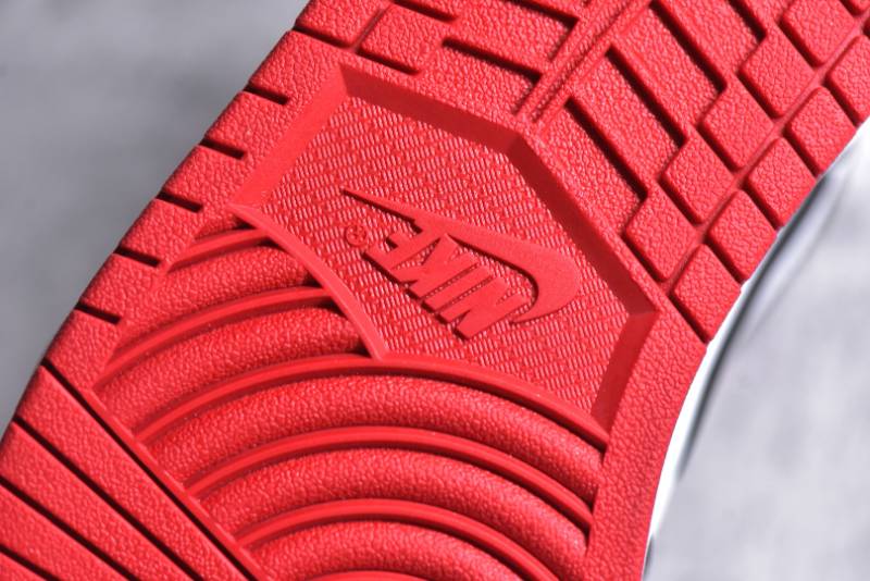 Jordan 1 Mid
Gym Red Black Toe