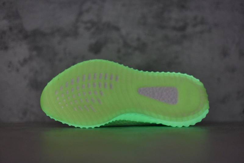 adidas Yeezy Boost 350 V2
Glow