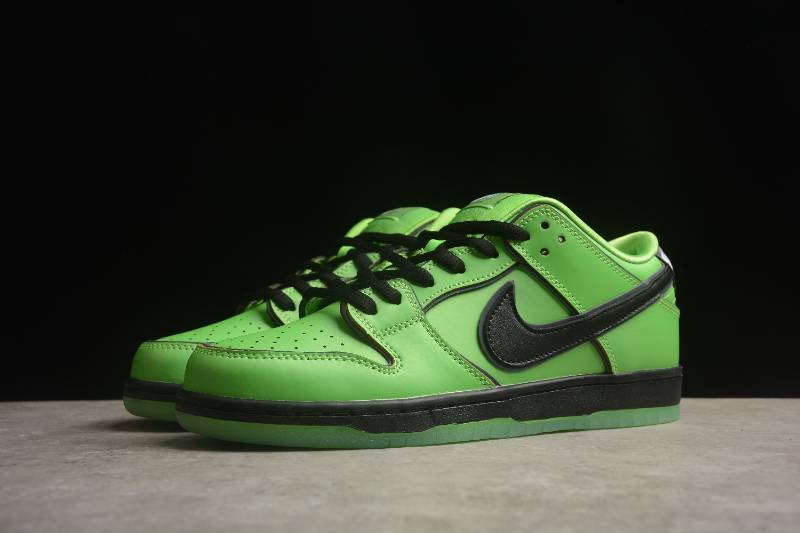 Nike SB Dunk Low
The Powerpuff Girls Buttercup (docinho)