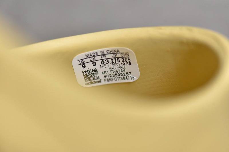 Adidas Yeezy Slide
Desert Sand