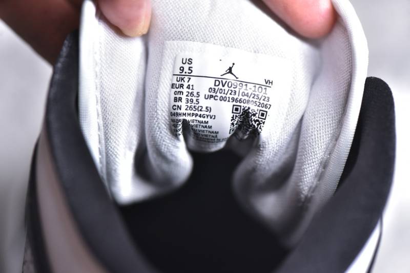 Jordan 1 Mid
Panda