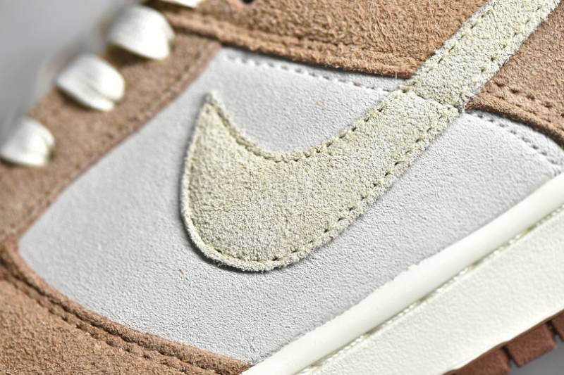 Nike Dunk Low
Medium Curry