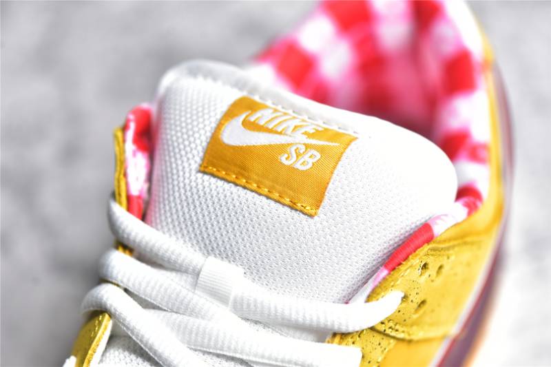 Nike SB Dunk Low
Yellow Lobster