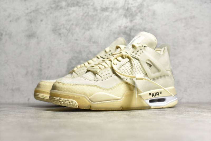 Jordan 4 Retro
Off-White Sail