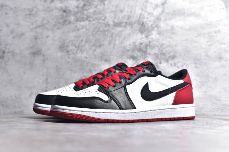 Jordan 1 Retro Low
Black Toe