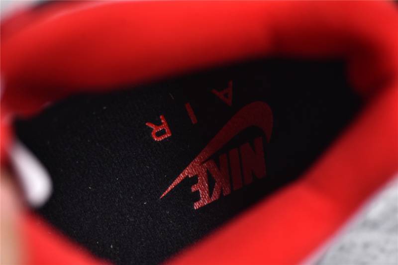Jordan 4 Retro
Fire Red