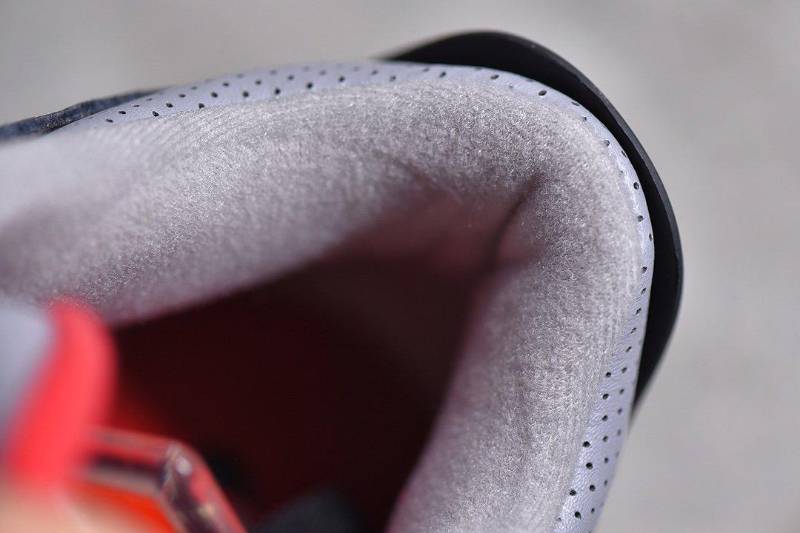 Jordan 3 Retro
Black Cement