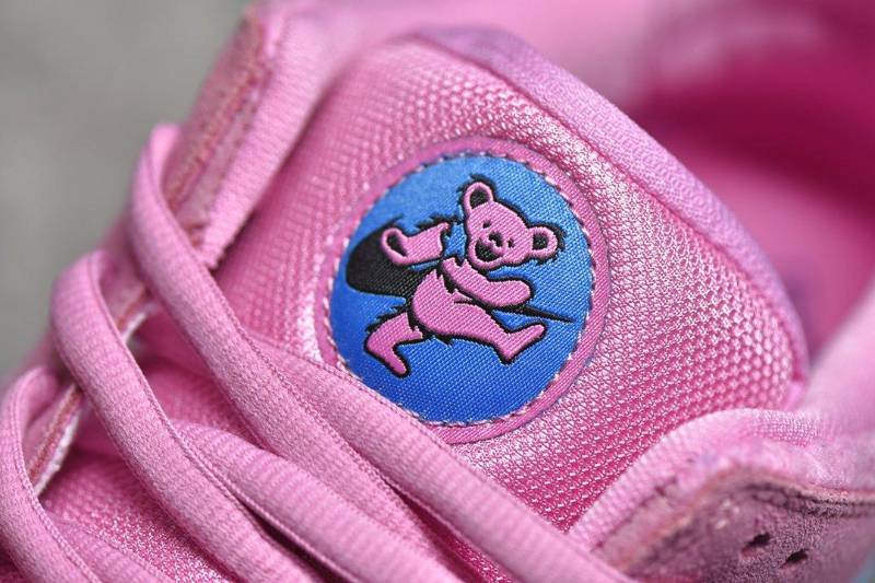 Nike SB Dunk Low
Grateful Dead Bears Pink