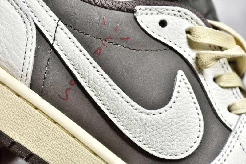 Jordan 1 Retro Low OG SP
Travis Scott Reverse Mocha