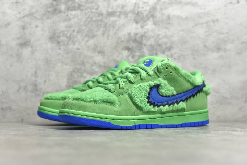 Nike SB Dunk Low
Grateful Dead Bears Green