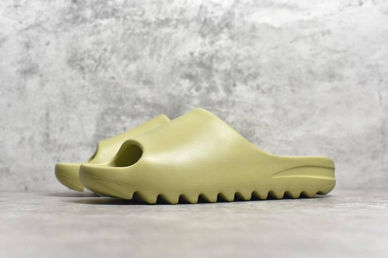 Adidas Yeezy Slide
Resin