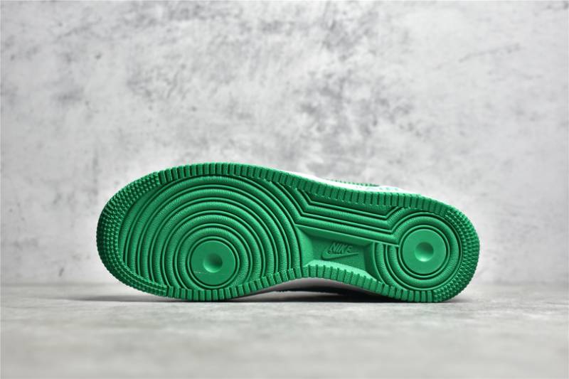 Louis Vuitton Nike Air Force 1 Low
By Virgil Abloh White Green