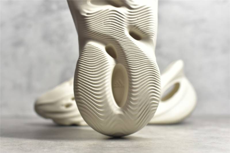 Adidas Yeezy Foam RNNR
Sand