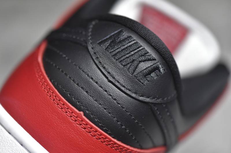 Nike SB Dunk Low
J-Pack Chicago