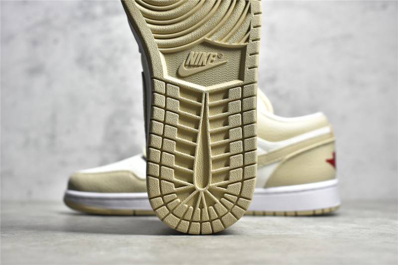 Jordan 1 Low SE
Sail Rattan University Red