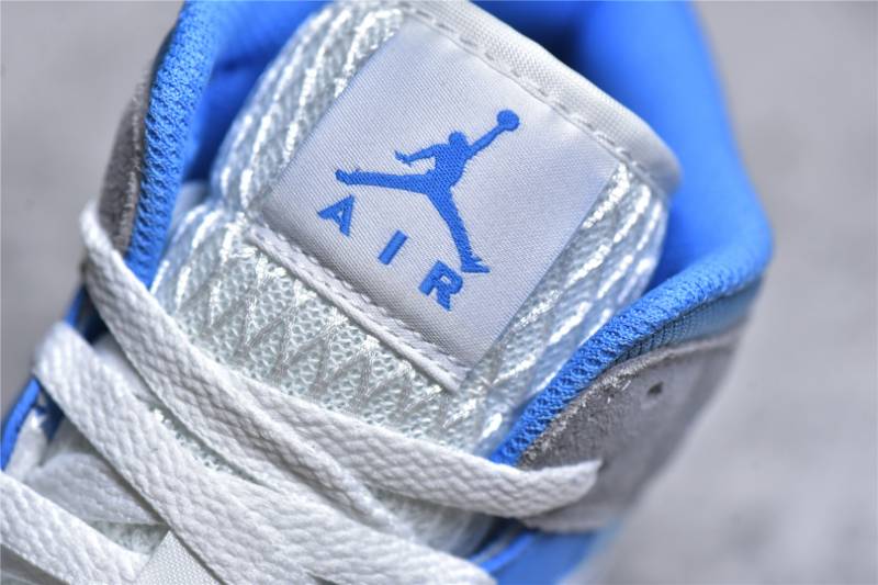 Jordan 1 Mid
University Blue Grey