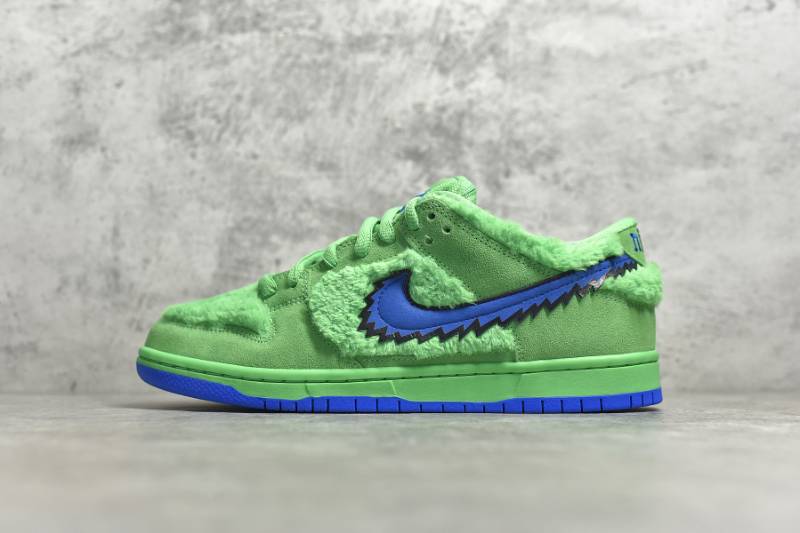 Nike SB Dunk Low
Grateful Dead Bears Green