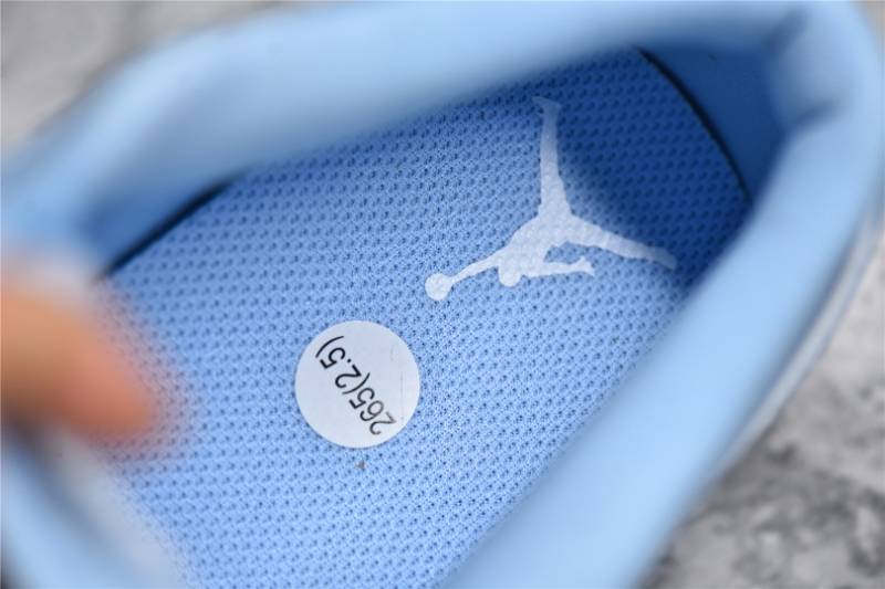 Jordan 1 Low
White Ice Blue